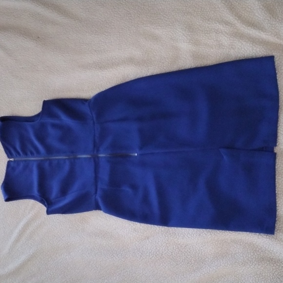 Ann Taylor Dress. Size 4 - Picture 2 of 6